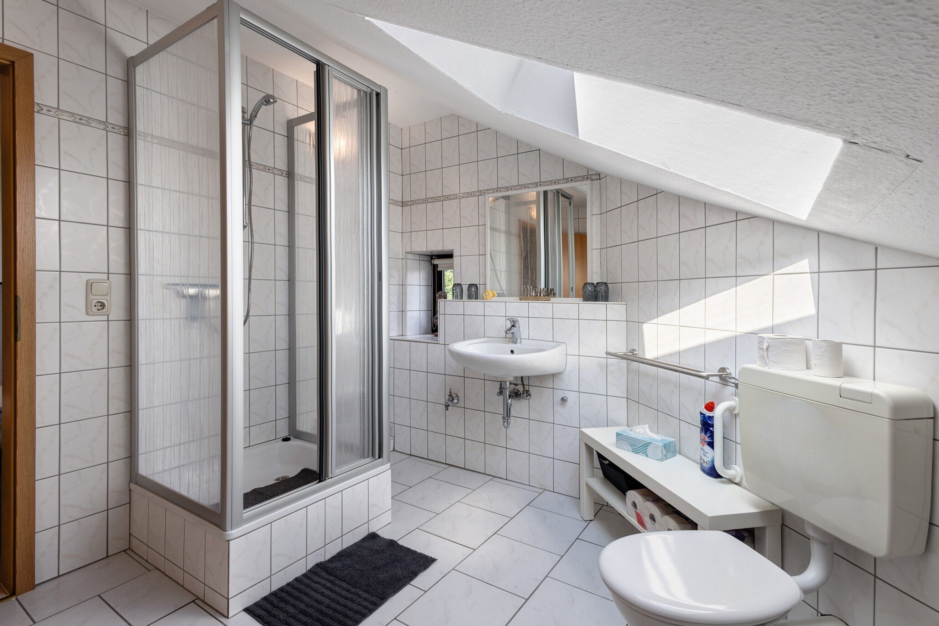 Dusche, Haartrockner, Handtücher