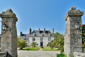 Exterior - 9 Bedroom Castle in Baguer-Morvan (Baguer-Morvan)