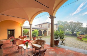 Terrace/patio - Villa Prodigio Grande: A splendid seventeenth-century three-story historical villa located in the heart of the Franciacorta, with Free WI-FI. (Erbusco)