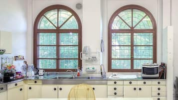 Refrigerador, microondas, parrilla de estufa y lavavajillas