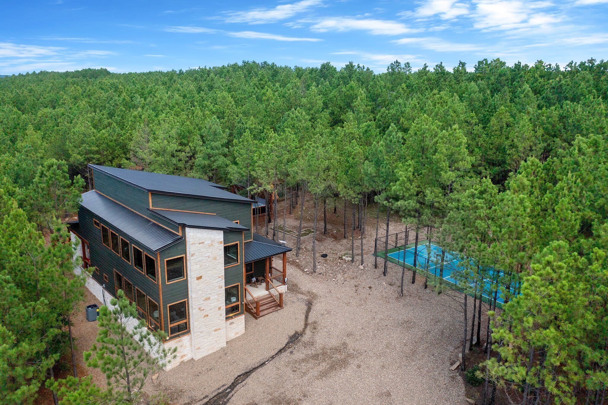 Sportscourt w/ Pickleball~ Hot Tub~Game Room~Decks