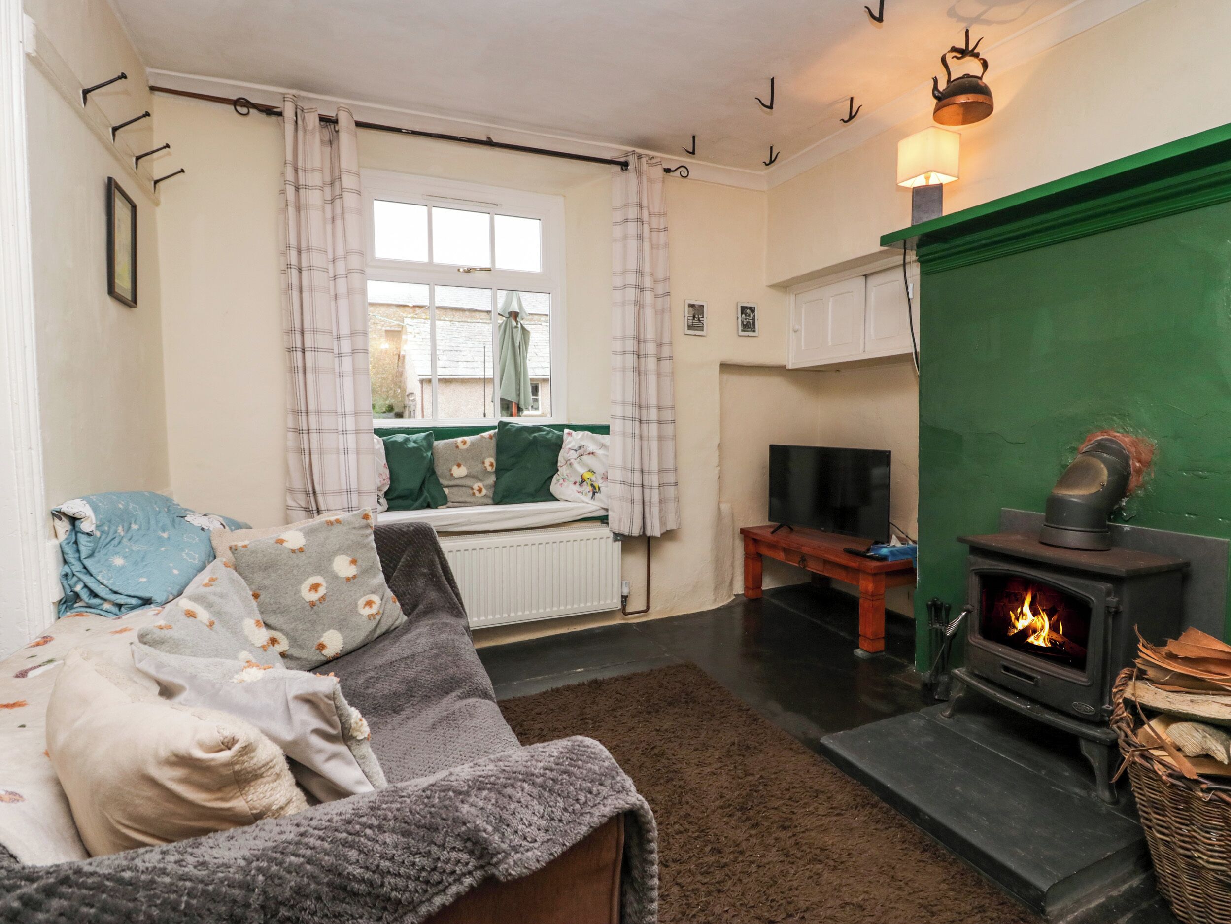 Gardeners Cottage, Pet Friendly, With Hot Tub In Millom, Cumbria - Silecroft Beach Café