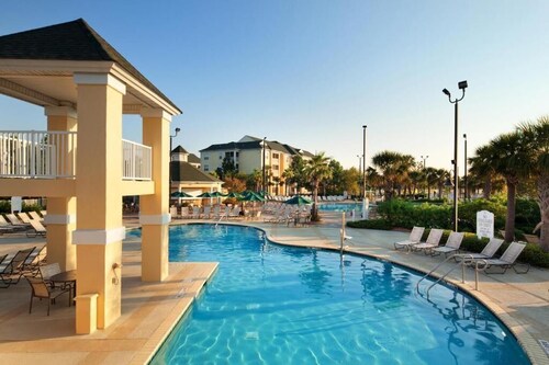 Resort condo close to all Myrtle Beach ameneties with pool and gym facilities
