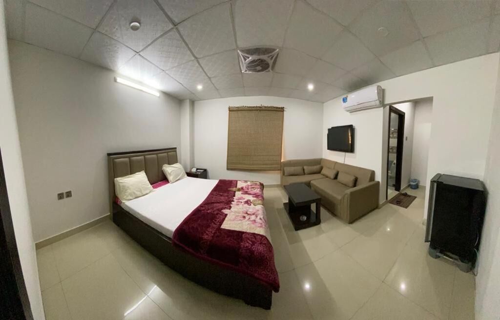 Deluxe Apartment | 2 bedrooms, soundproofing, iron/ironing board, free WiFi