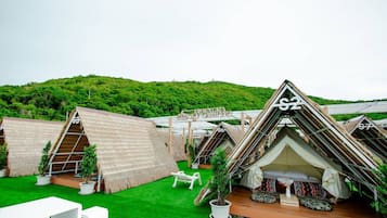 Telt – standard, sjøutsikt | Skrivebord, skrivebord for bærbar PC, wi-fi (inkludert) og sengetøy