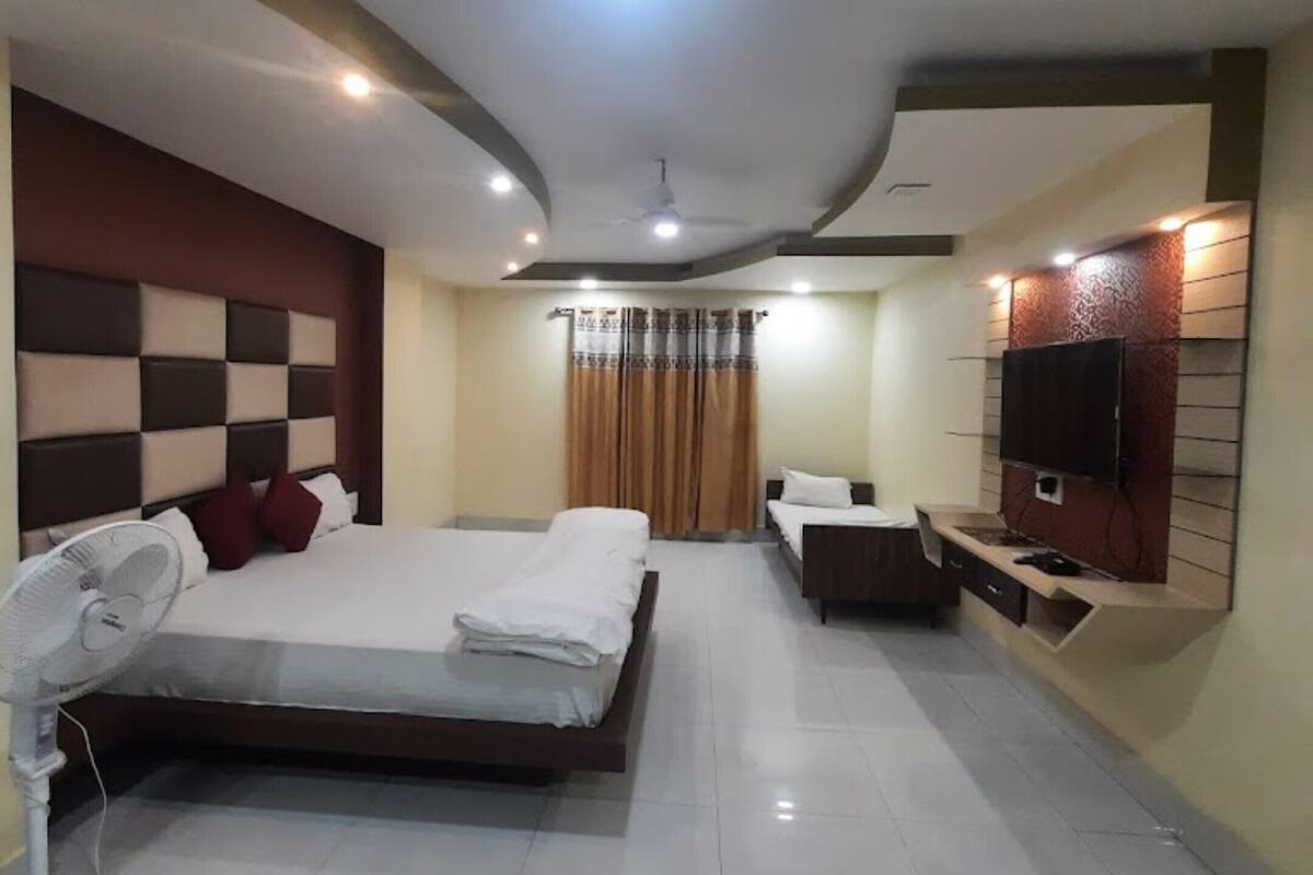 Premium Room | WiFi (free), bed sheets
