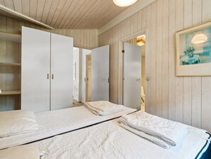 3 bedrooms, Internet