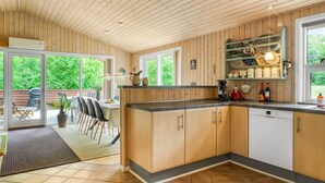 Kjøleskap, mikrobølgeovn, ovn og oppvaskmaskin