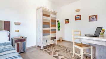 Traditional Double Room, Garden View | In-room safe, individually furnished, desk, soundproofing