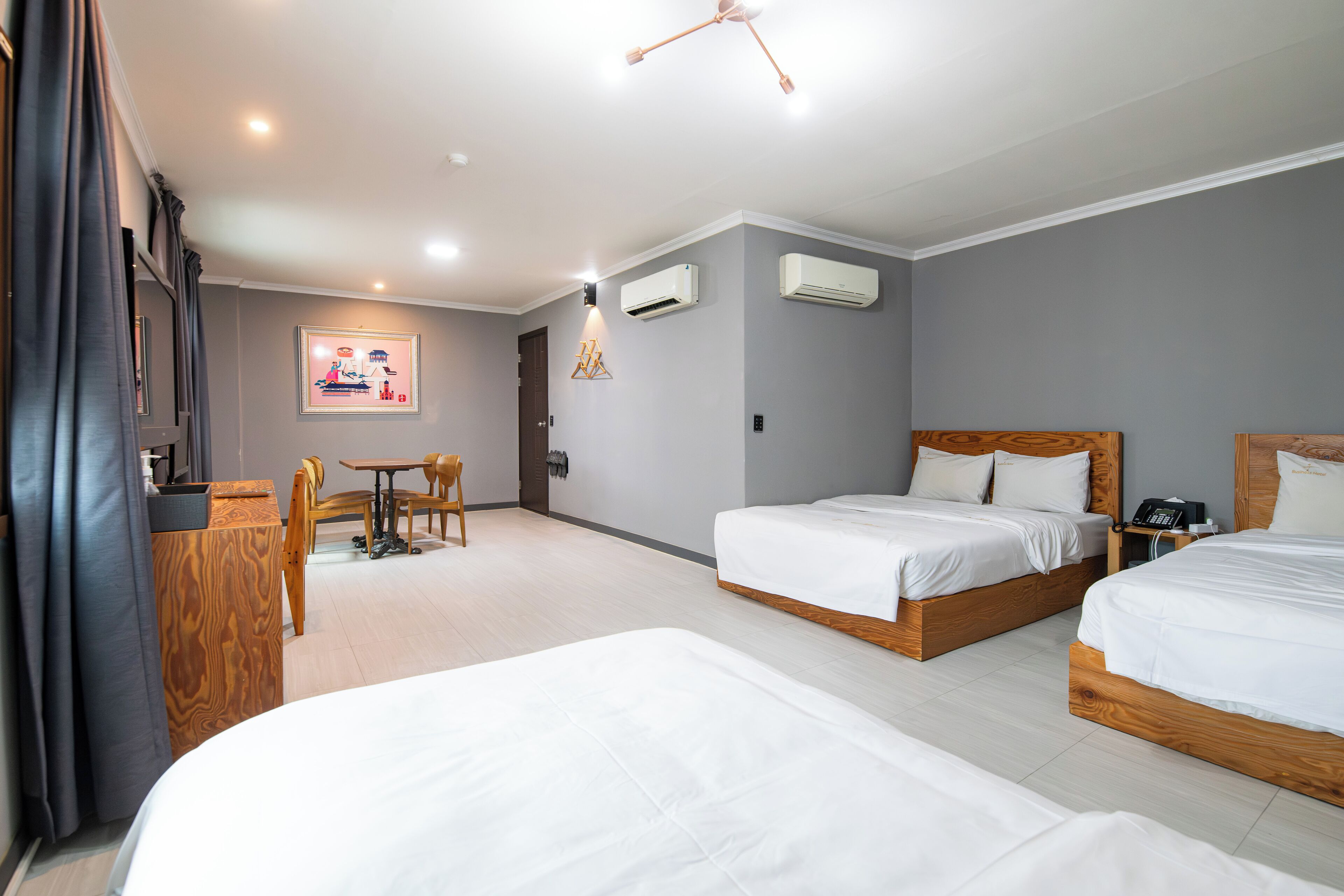 패밀리룸, 시내 전망 | 책상, 노트북 작업 공간, 암막 커튼, 방음 설비