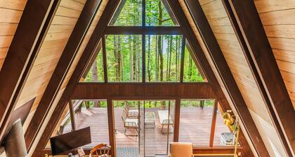 Cozy A-Frame Cabin, Private Hot tub and Hood Canal view. Pet-Friendly!
