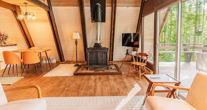 Cozy A-Frame Cabin, Private Hot tub and Hood Canal view. Pet-Friendly!