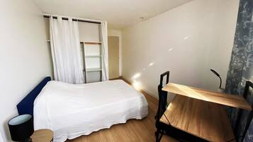 2 chambres, fer et planche à repasser, Wi-Fi gratuit, draps fournis