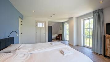 4 slaapkamers, een strijkplank/strijkijzer, wifi