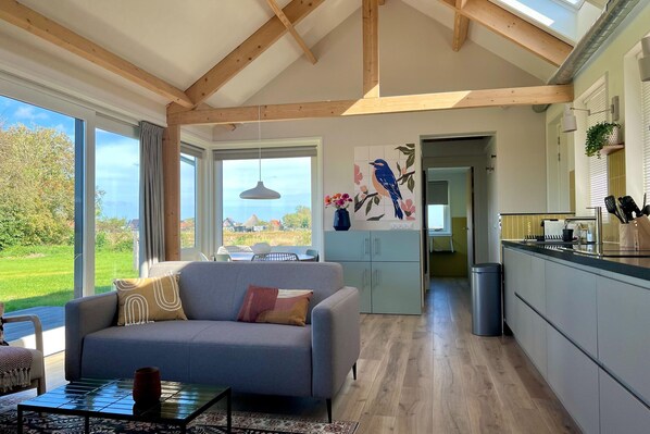 Smart TV - Holiday Home in Texel near De Hors Reserve (Den Hoorn)