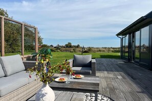 Terrace/patio - Holiday Home in Texel near De Hors Reserve (Den Hoorn)
