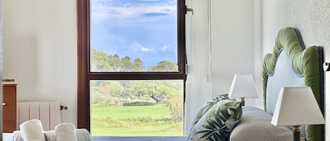 2 bedrooms, iron/ironing board, bed sheets