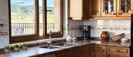 Frigorifero, microonde, forno, macchina per tè/caffè