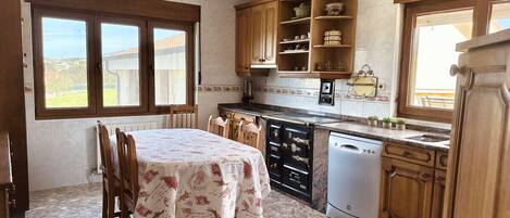 Fridge, microwave, oven, coffee/tea maker