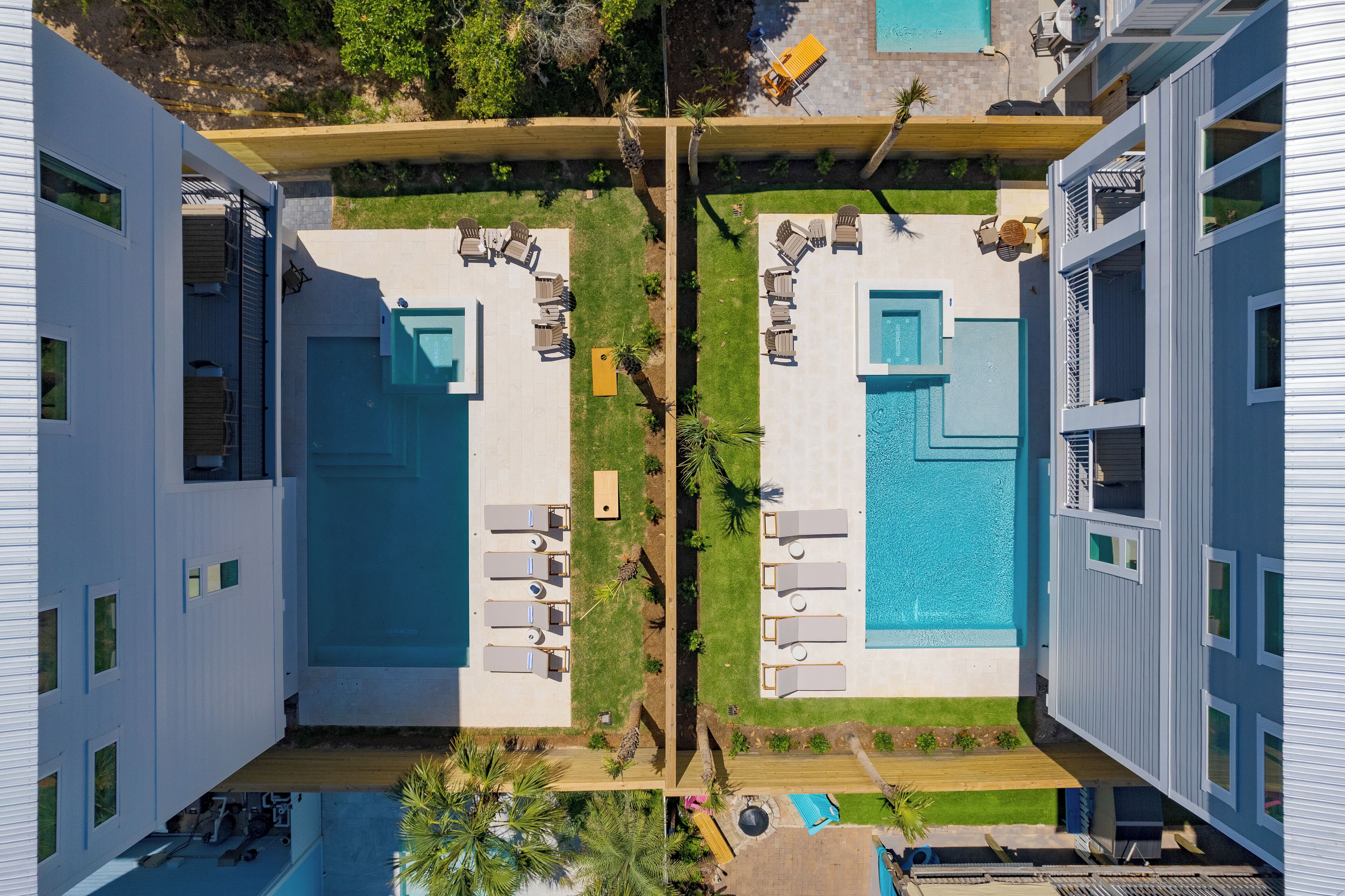 Emerald Enclave by AvantStay | 18BDR Buyout | Two Stunning Homes by the Beach!