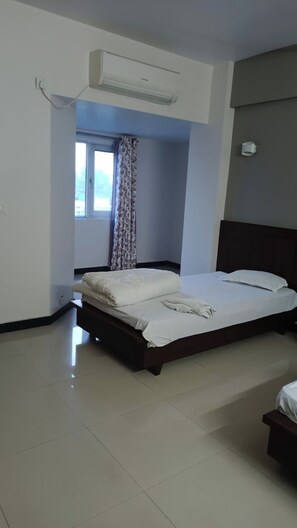 Free WiFi, bed sheets - Hotel Samrat Begusarai (Begusarai)