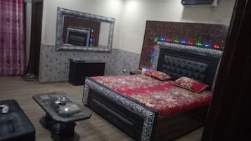 Quarto casal luxo | Quartos à prova de som, ferros/tábuas de passar roupa, Wi-Fi de cortesia