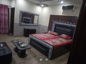 Deluxe Double Room | Soundproofing, iron/ironing board, free WiFi