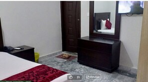 Deluxe Double Room | Soundproofing, iron/ironing board, free WiFi