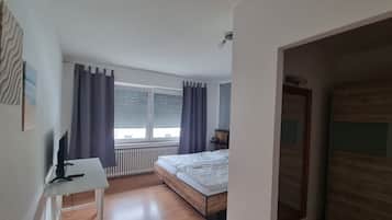 2 bedrooms, internet, bed sheets