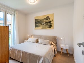 2 bedrooms, iron/ironing board, travel crib, free WiFi