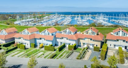 Serene Hoilday Home by the Shore
