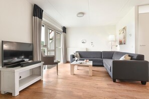 Smart TV - Holiday Home in Brouwershaven by Grevelingenmeer (Brouwershaven)