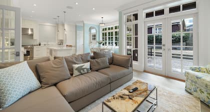 Luxury 4 beds Ocean-View house at Point Greg