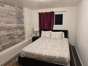 1 slaapkamer, een strijkplank/strijkijzer, wifi, beddengoed