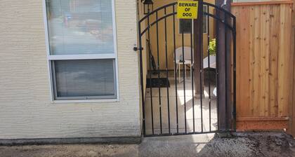 Cozy little all private  one bedroom and den that accommodates 4 people