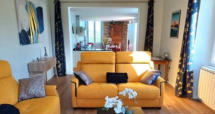 Maison avec piscine et boulodrome au pied des Pyrénées