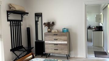 Corymbosum Cottage | 1 bedroom, memory-foam beds, desk, laptop workspace