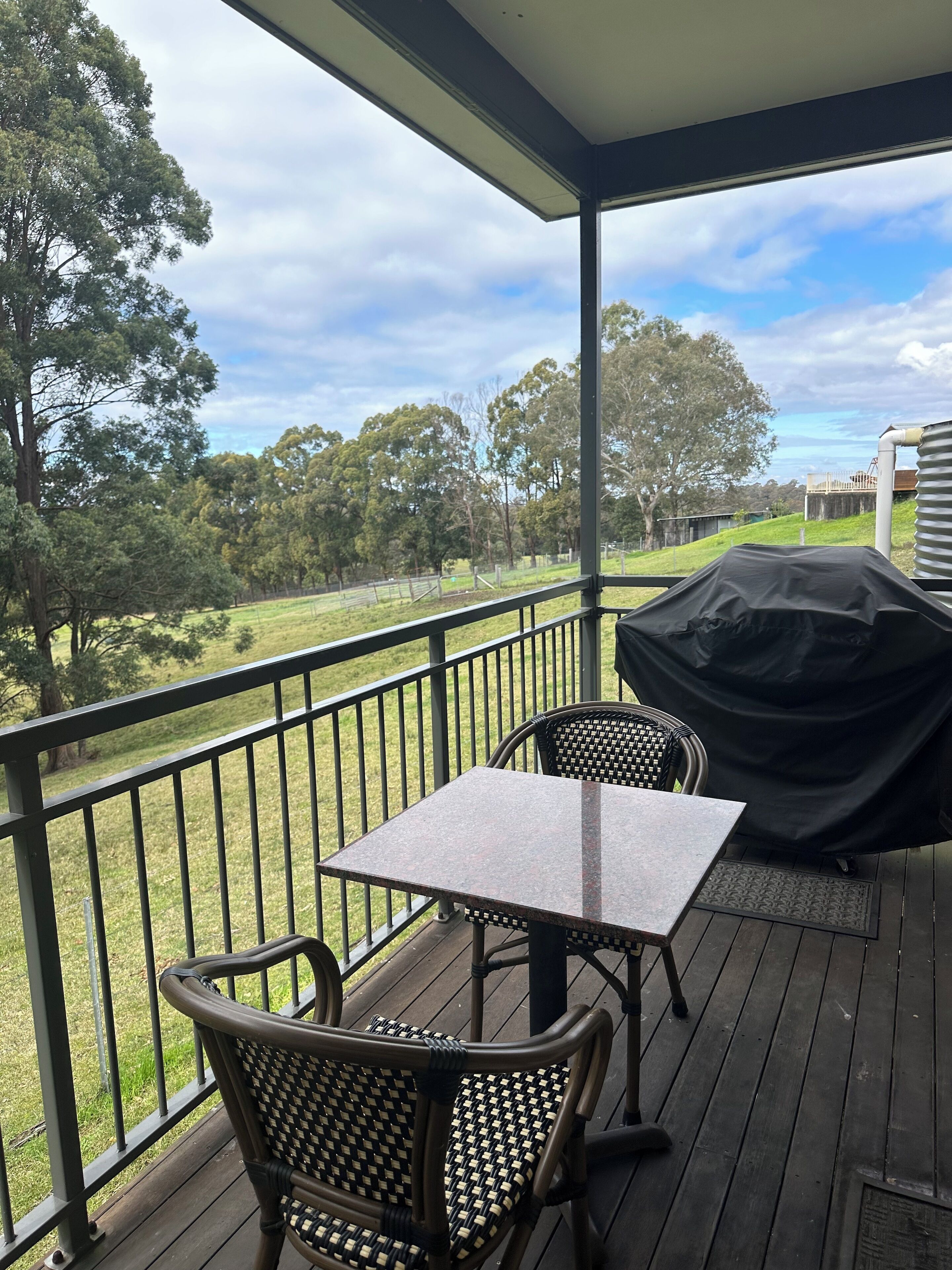 Darrawii Cottage | Balcony view