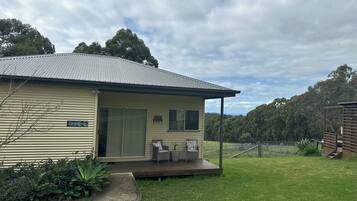 Corymbosum Cottage | Terrace/patio