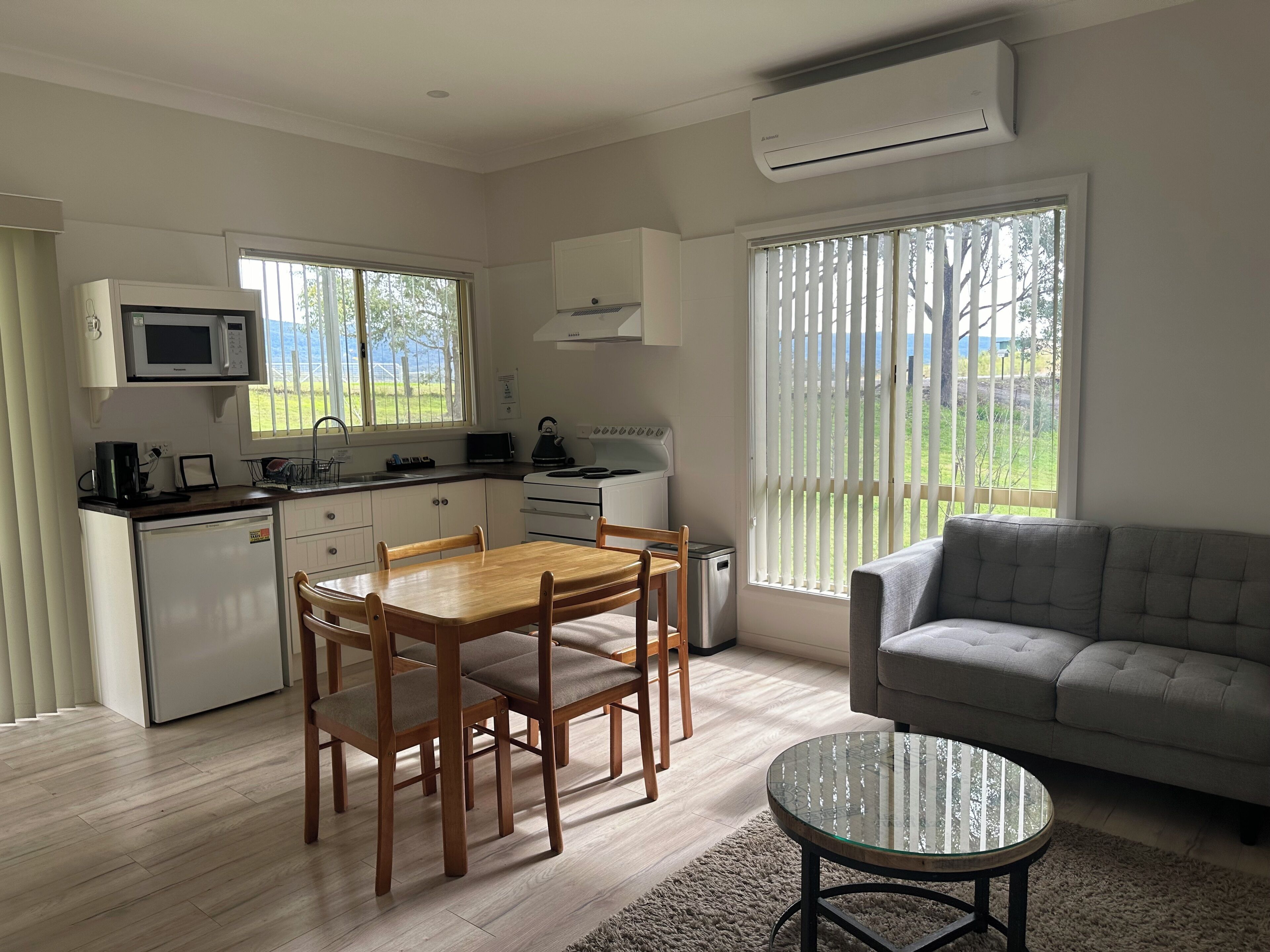 Darrawii Cottage | Bếp riêng | Tủ lạnh, lò vi sóng, lò nướng bánh mì 