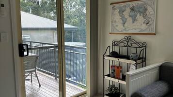 Corymbosum Cottage | Living area | LCD TV
