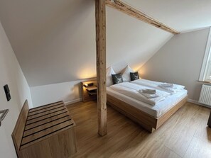 2 quartos, cofres nos quartos, ferros/tábuas de passar roupa