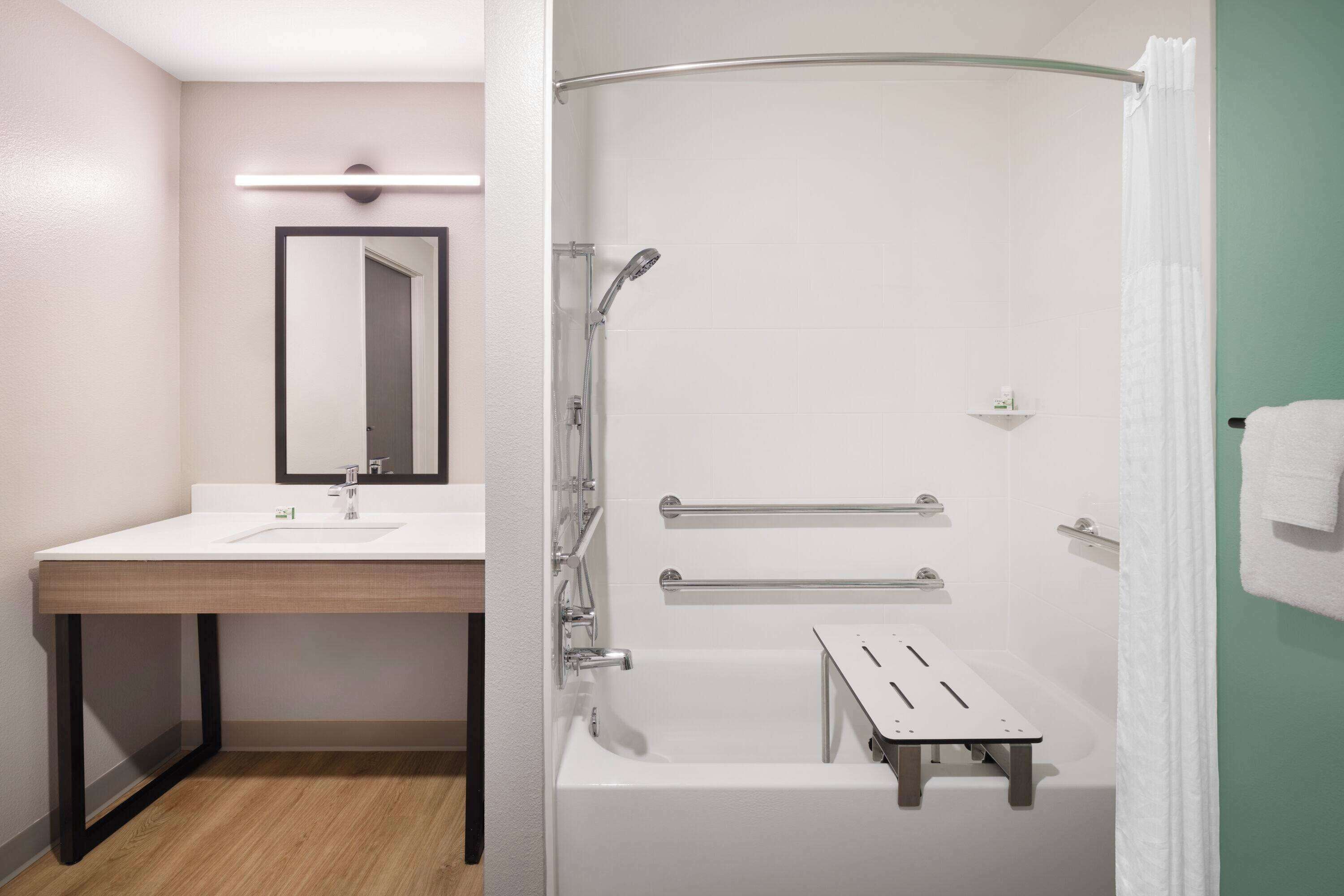 客房, 2 張加大雙人床, 無障礙, 非吸煙房 (Mobility, Bathtub W/grab Bars) | 無障礙浴室