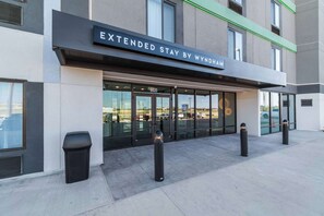 Exterior - ECHO Suites Extended Stay by Wyndham Dallas Plano/Frisco (Plano)
