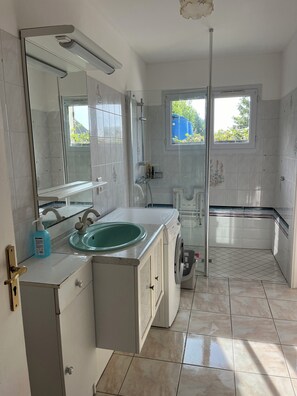 Shower, towels, soap, toilet paper
