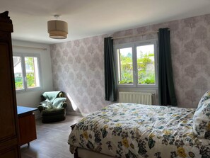 2 Schlafzimmer, Reisekinderbett, WLAN, Bettwäsche