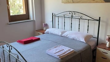 9 chambres, fer et planche à repasser, Wi-Fi, draps fournis