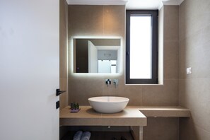 Hair dryer, towels, soap, toilet paper - Rea Apartments RA42 (Rethymno)