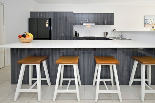 Stunning, 3 bedroom, 2 bath house for 6 guests, the perfect Sunny Coast getaway