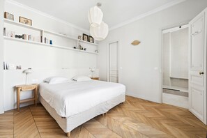 4 bedrooms, WiFi, bed sheets - A Vision in White, by Veeve (Paris)